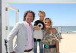Castricum aan Zee, 15 Mei 2019 Uitreiking boek Sonja Bakker
Sonja Bakker met Barry van Suijdam en Bram