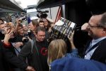 Amsterdam 19 mei 2019
Duncan laurence en zijn vriend Gerco Derksen  komen met bus aan bij westergasfabriek voor programma Jeroen Pauw.. ilse de Lange