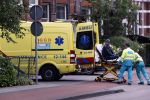 Haarlem 4 juni 2020
Een ambulance haalt een verwarde man op