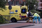 Haarlem 4 juni 2020
Een ambulance haalt een verwarde man op