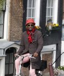 Amsterdam 30 april 2020
Baba ( Orange babies) op de fiets in Amsterdam.