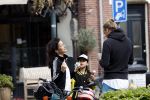 Amsterdam 18 mei 2020
Birgit Schuurman met zoontje op de motor. Ze gaan samen met haar vriend een ijsje eten