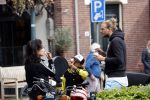 Amsterdam 18 mei 2020
Birgit Schuurman met zoontje op de motor. Ze gaan samen met haar vriend een ijsje eten