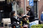 Amsterdam 18 mei 2020
Birgit Schuurman met zoontje op de motor. Ze gaan samen met haar vriend een ijsje eten