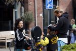 Amsterdam 18 mei 2020
Birgit Schuurman met zoontje op de motor. Ze gaan samen met haar vriend een ijsje eten