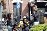 Amsterdam 18 mei 2020
Birgit Schuurman met zoontje op de motor. Ze gaan samen met haar vriend een ijsje eten