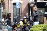 Amsterdam 18 mei 2020
Birgit Schuurman met zoontje op de motor. Ze gaan samen met haar vriend een ijsje eten