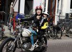Amsterdam 18 mei 2020
Birgit Schuurman met zoontje op de motor. Ze gaan samen met haar vriend een ijsje eten