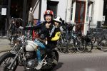 Amsterdam 18 mei 2020
Birgit Schuurman met zoontje op de motor. Ze gaan samen met haar vriend een ijsje eten
