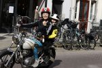Amsterdam 18 mei 2020
Birgit Schuurman met zoontje op de motor. Ze gaan samen met haar vriend een ijsje eten