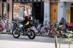 Amsterdam 18 mei 2020
Birgit Schuurman met zoontje op de motor. Ze gaan samen met haar vriend een ijsje eten