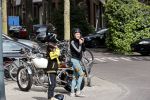 Amsterdam 18 mei 2020
Birgit Schuurman met zoontje op de motor. Ze gaan samen met haar vriend een ijsje eten