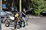 Amsterdam 18 mei 2020
Birgit Schuurman met zoontje op de motor. Ze gaan samen met haar vriend een ijsje eten