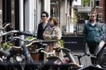 Amsterdam 15 mei 2020
Carice v Houten aan de wandel met Rop Verheijen en Alex Klaassen