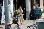 Amsterdam 15 mei 2020
Carice v Houten aan de wandel met Rop Verheijen en Alex Klaassen