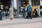 Amsterdam 15 mei 2020
Carice v Houten aan de wandel met Rop Verheijen en Alex Klaassen
