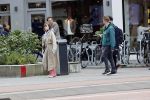 Amsterdam 15 mei 2020
Carice v Houten aan de wandel met Rop Verheijen en Alex Klaassen