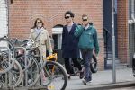 Amsterdam 15 mei 2020
Carice v Houten aan de wandel met Rop Verheijen en Alex Klaassen