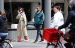 Amsterdam 15 mei 2020
Carice v Houten aan de wandel met Rop Verheijen en Alex Klaassen