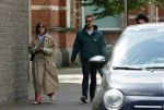 Amsterdam 15 mei 2020
Carice v Houten aan de wandel met Rop Verheijen en Alex Klaassen