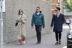 Amsterdam 15 mei 2020
Carice v Houten aan de wandel met Rop Verheijen en Alex Klaassen