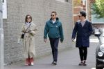Amsterdam 15 mei 2020
Carice v Houten aan de wandel met Rop Verheijen en Alex Klaassen