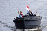 25 Mei 2020 Caroline Tensen met haar man in de sloep