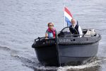 25 Mei 2020 Caroline Tensen met haar man in de sloep