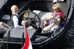 25 Mei 2020 Caroline Tensen met haar man in de sloep
