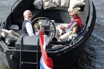 25 Mei 2020 Caroline Tensen met haar man in de sloep