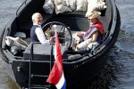 25 Mei 2020 Caroline Tensen met haar man in de sloep