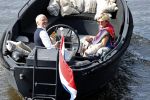 25 Mei 2020 Caroline Tensen met haar man in de sloep