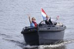 Amsterdam 25 mei 2020
Caroline Tensen met haar man ErnstJan Smids op hun boor Mr&Mrs op de amstel