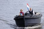 Amsterdam 25 mei 2020
Caroline Tensen met haar man ErnstJan Smids op hun boor Mr&Mrs op de amstel