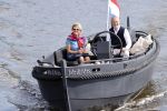 Amsterdam 25 mei 2020
Caroline Tensen met haar man ErnstJan Smids op hun boor Mr&Mrs op de amstel