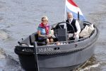 Amsterdam 25 mei 2020
Caroline Tensen met haar man ErnstJan Smids op hun boor Mr&Mrs op de amstel