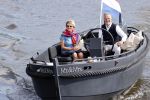 Amsterdam 25 mei 2020
Caroline Tensen met haar man ErnstJan Smids op hun boor Mr&Mrs op de amstel