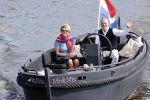 Amsterdam 25 mei 2020
Caroline Tensen met haar man ErnstJan Smids op hun boor Mr&Mrs op de amstel