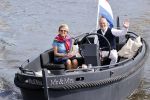 Amsterdam 25 mei 2020
Caroline Tensen met haar man ErnstJan Smids op hun boor Mr&Mrs op de amstel