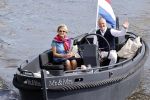 Amsterdam 25 mei 2020
Caroline Tensen met haar man ErnstJan Smids op hun boor Mr&Mrs op de amstel