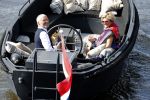 Amsterdam 25 mei 2020
Caroline Tensen met haar man ErnstJan Smids op hun boor Mr&Mrs op de amstel