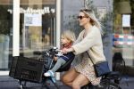 Amsterdam 27 mei 2020
Chantal Janzen met haar zoontje op de fiets