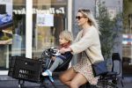 Amsterdam 27 mei 2020
Chantal Janzen met haar zoontje op de fiets