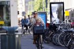Amsterdam 27 mei 2020
Chantal Janzen met haar zoontje op de fiets