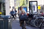 Amsterdam 27 mei 2020
Chantal Janzen met haar zoontje op de fiets