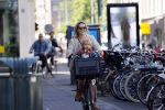 Amsterdam 27 mei 2020
Chantal Janzen met haar zoontje op de fiets