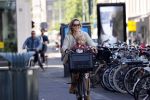 Amsterdam 27 mei 2020
Chantal Janzen met haar zoontje op de fiets