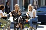 Amsterdam 15 mei 2020
Christie Bokma met haar moeder op bankje in Amsterdam zuid