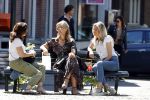 Amsterdam 15 mei 2020
Christie Bokma met haar moeder op bankje in Amsterdam zuid