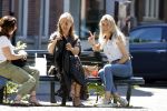 Amsterdam 15 mei 2020
Christie Bokma met haar moeder op bankje in Amsterdam zuid